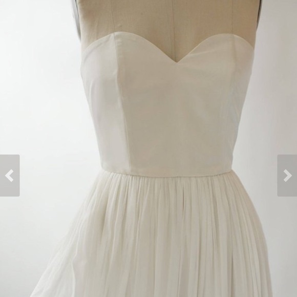 Brand new Leanne Marshall ivory wedding dress - Picture 4 of 8